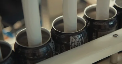 Machine Filling Cans With Liquid In slow Motion 스톡 동영상 105337707