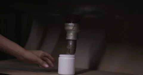 Machine Filling a Tupper 動画素材 81494136