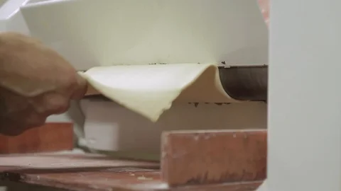 Machine make pastas 動画素材 99941487