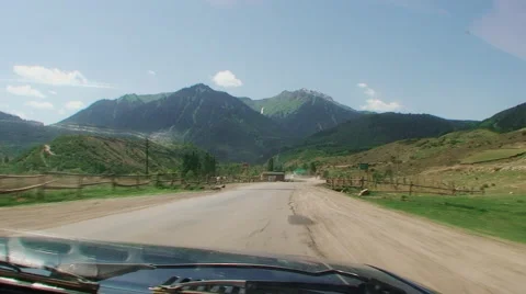 The Machine moves forward on a bad country road. The view through the windshield Vídeos de archivo 58006177