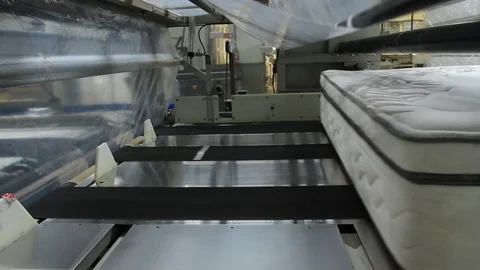 Machine moving a mattress Видео 77044985