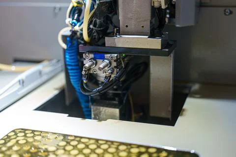 Machine operating in a manufacturing facility during industrial process in .. 库存照片