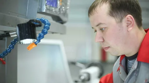 Machine operator during operation Vidéo 62854007