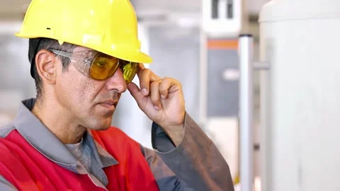 Machine Operator Uses Control Panel and Programmes the Machine Vidéo 249751321