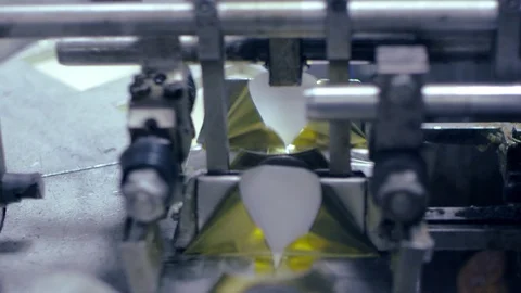 A machine for packaging butter at the factory Vidéo 92371867