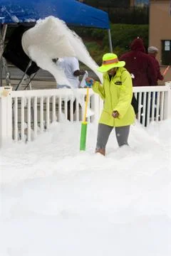 Machine pours out bubbles and foam at race finish line Фото