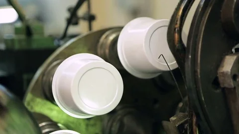 A machine producing plastic packaging Video stock 71093983