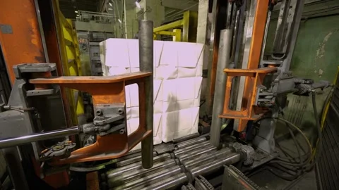 A machine for the production and packaging of cellulose sheets. Paper production Stockbeeldmateriaal 301829878