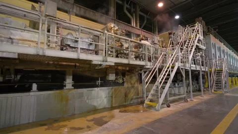 A machine for the production and packaging of cellulose sheets. Paper production Stockbeeldmateriaal 301959549