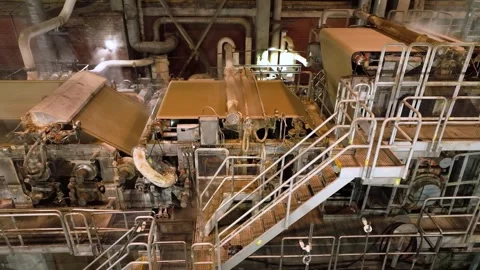 A machine for the production and packaging of cellulose sheets. Paper production Stockbeeldmateriaal 301959611