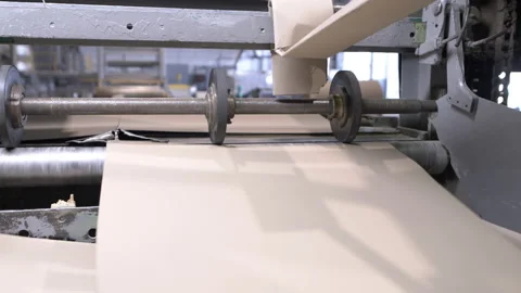 Machine with rollers for removing defects on cardboard sheets Video stock 303105006