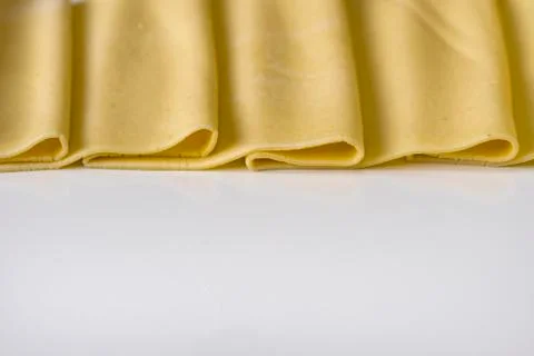 Machine for rolling dough and cutting Italian pasta noodles Foto stock