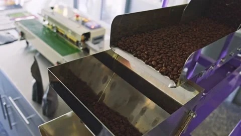 Machine for sealing packages. Vídeos de archivo 142280245