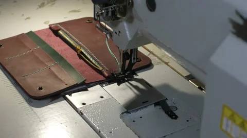 Machine sewing leather handmade wallet Stock Footage 125649834