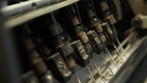 Machine for stitching book pages with threads in typography. 스톡 동영상 98119858