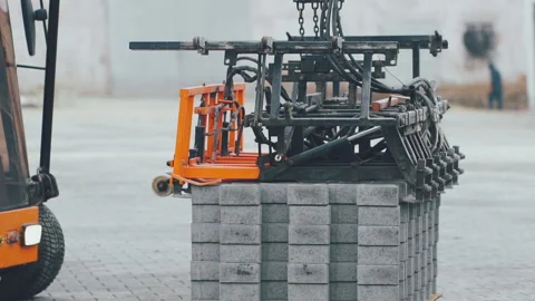 The machine takes part of the gray pavement for further installation Vídeos de archivo 195692385