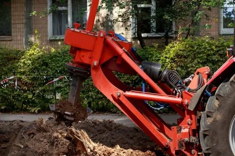 Machine for uprooting stumps 库存照片