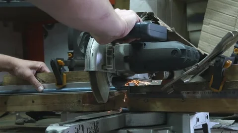 On the machine we cut the metal guide. Work in the garage. 動画素材 253089821