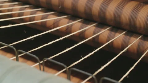 Machine working on wool strings 库存影片 141516352