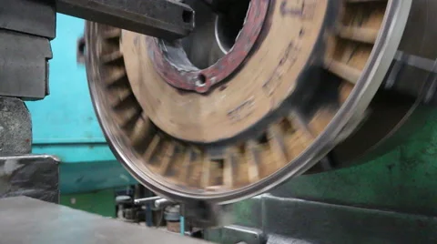 Machining process in the factory for repair induction motor cover plate 库存影片 60542035
