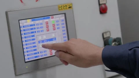 Machinist Programming Parameters Into A CNC Machine Program For 库存影片 286197692