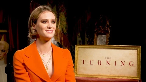 Mackenzie Davis is interviewed on press junket about movie 'The Turning' - 2020 Video stock 125800889