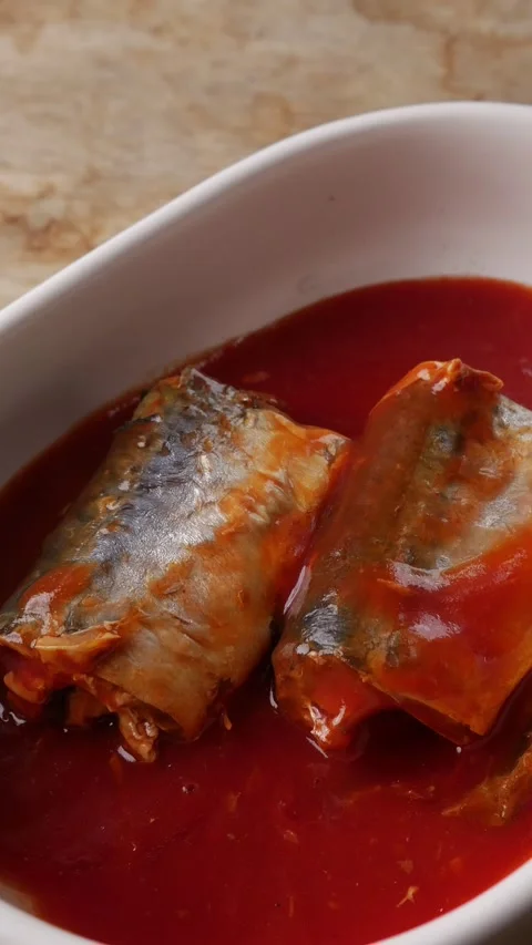 Mackerel fish in rich red tomato sauce Video stock 332292877