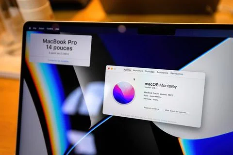 MacOS Monterey on the new Apple Computers MacBook pro 14 Foto stock