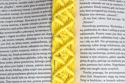 Macrame yellow bookmark Foto stock
