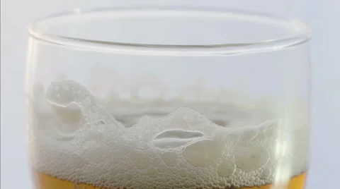 Macro beer foam settling Stock-Footage 68003106