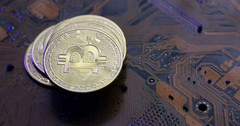 Macro of Bitcoins. Side reflections in 4K Video Video stock 166799366