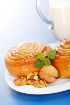 Macro of cinnamon rolls on plate 스톡 사진