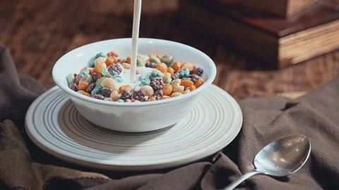 Macro Close-Up of Crispy Puffed Grain Cereal in Creamy Yogurt Vídeos de archivo 344687197