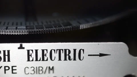Macro close-up of electric meter dial edge, slow spinning measuring dial. Vidéo 161179711