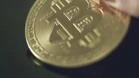 Macro close up of finger holding bitcoin golden coin Video stock 277534816