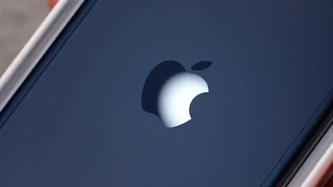 Macro Close-Up of Glossy Apple Logo on Deep Blue iPhone 17 Pro with Bright Light Vidéo 318057184