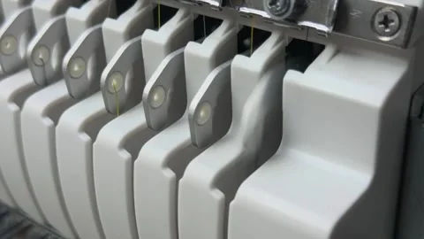 Macro Close Up of Industrial Multi-Needle Embroidery Machine Metallic Take-.. 스톡 동영상 332205971