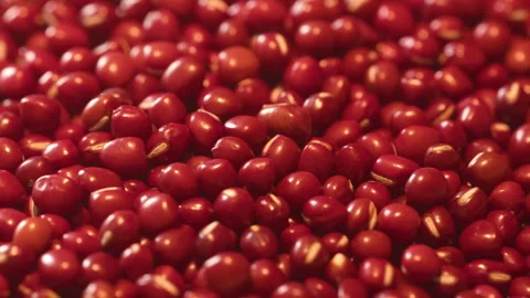 Macro Close-up of Red Adzuki Beans Piled Together in Soft Light Stockbeeldmateriaal 335498721