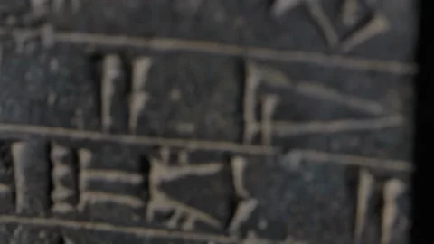 Macro close up rotating view of Cuneiform tablet Stockbeeldmateriaal 142403742