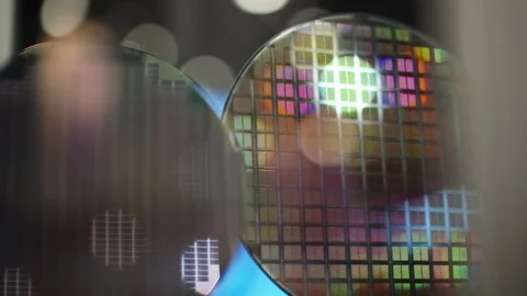 Macro close-up of semiconductor silicon wafers with grid-patterned microchip die Video stock 333839440