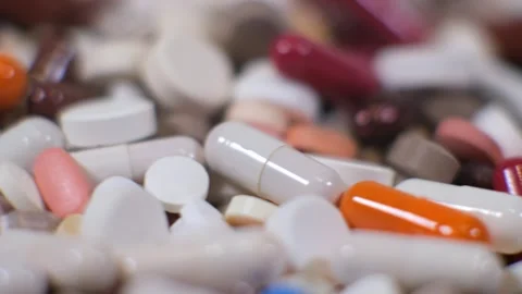 Macro close up view of different medical tablets and capsules in a colorful.. 스톡 동영상 333247959