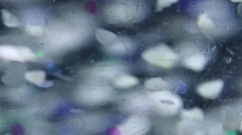Macro closeup of an elements in water or oil, abstract background. 4K UHD Vidéo 63316824