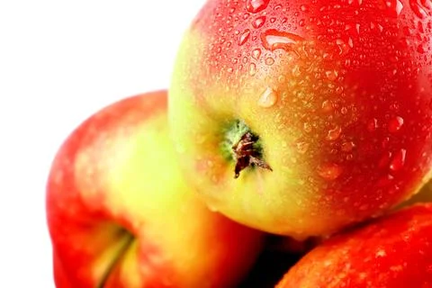 Macro closeup of fresh red apple with water droplets. Ripe organic fruit co.. Fotos Stock
