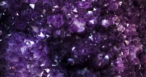 Macro of a cool amethyst quartz - Violet gem - Purple Mineral Stockbeeldmateriaal 171621555