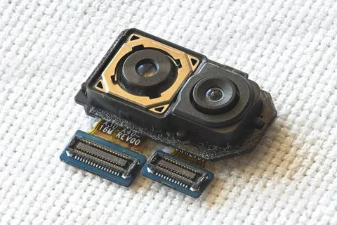Macro detail of two cellphone camera system with exposed electronic contacts. Foto stock