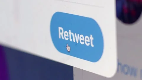 Macro detailed shot of person using twitter application slow motion shallow dof Vidéo 145864934