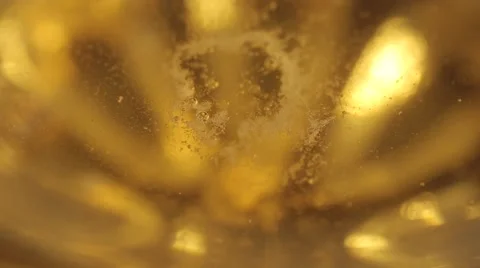 Macro of drug dissolves in drink concept Vidéo 61380361