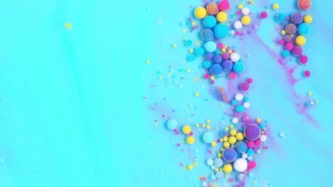 Macro Dynamics: Paint Pigments and Oil Spheres Stockbeeldmateriaal 339271870