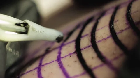 Macro filming of the process of tattooing Vídeo Stock 74616807