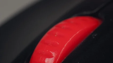 Macro finger scrolls and pushes presses the wheel on computer mouse. Surfing Stockbeeldmateriaal 129360046